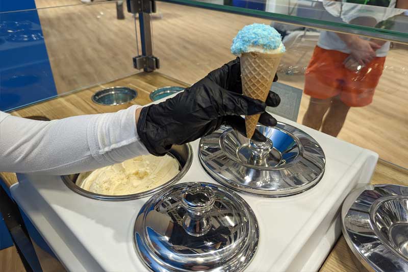 Messeauftritt mit einem Eisfahrrad als Werbemaßnahme für Besucherinteraktion